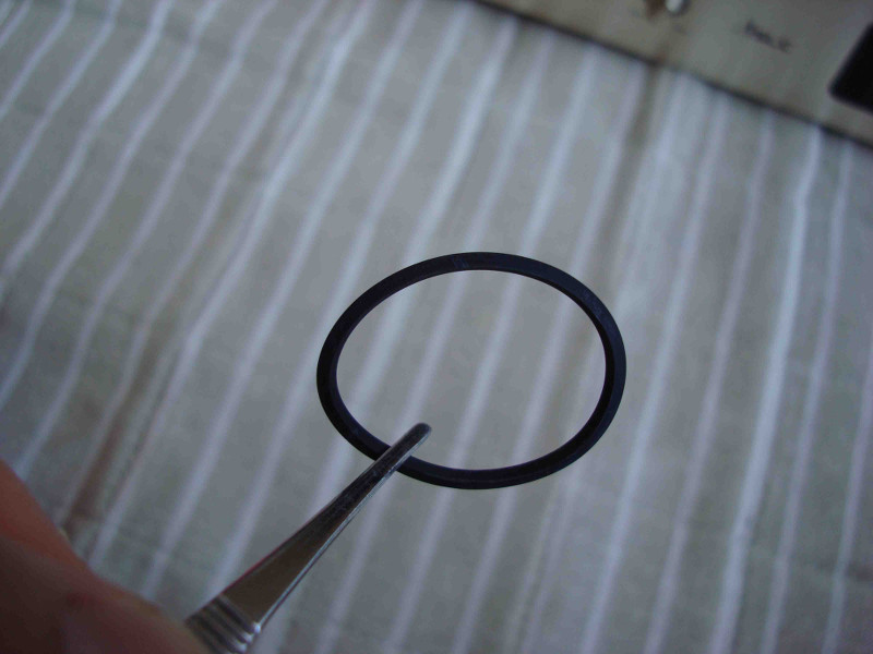 DENON CD Player DCD-755IIのトレイ開閉用の劣化したゴムベルト