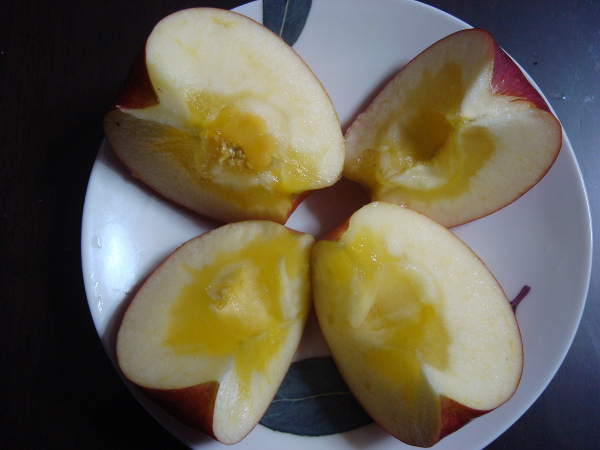 Color of calyx of Sun Fuji Apple