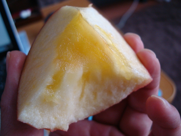 Color of calyx of Sun Fuji Apple