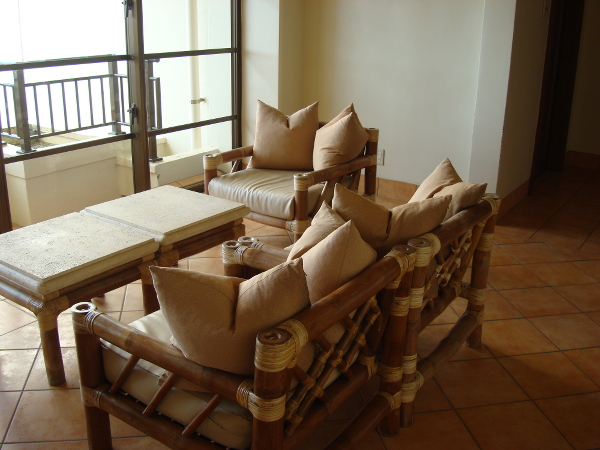 ザ・ブセナテラスの9階広場にあるソファ