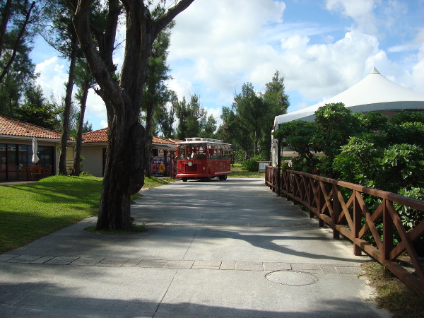 ザ・ブセナテラスのシャトルバス(海中展望塔行き)