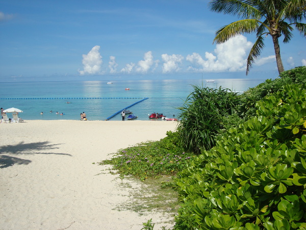 ザ・ブセナテラスのプライベートビーチ入り口