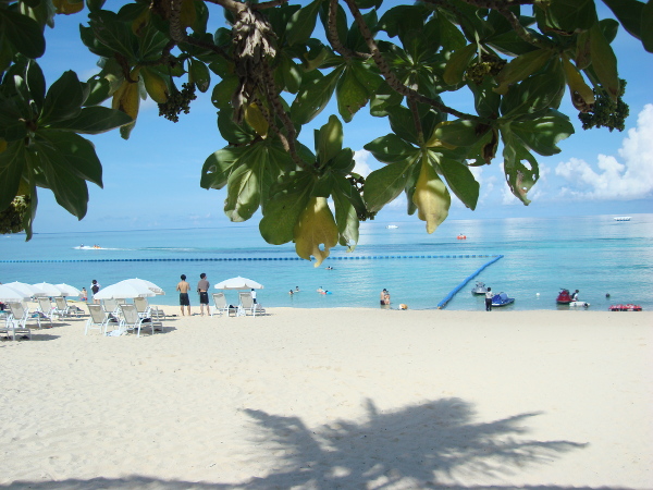 ザ・ブセナテラスのプライベートビーチ