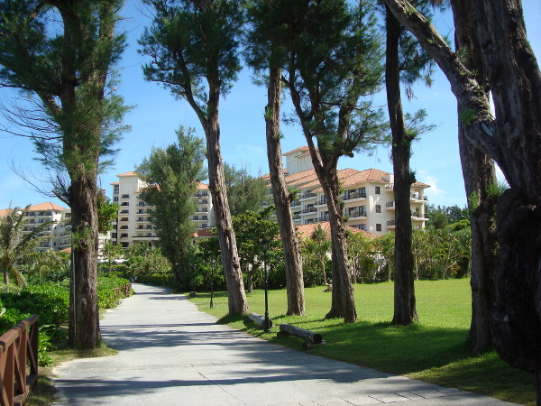 ザ・ブセナテラスのホテルに帰る道