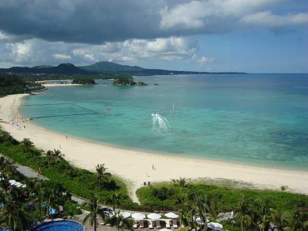 9階客室から見た海(左側)