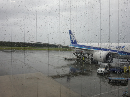 雨の熊本空港