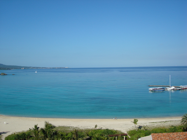 ザ・ブセナテラスの8階客室から見た海